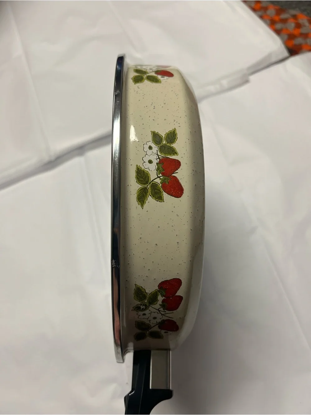 Vintage Strawberry ONTZI-OLA frying pan BRAND NEW Rare